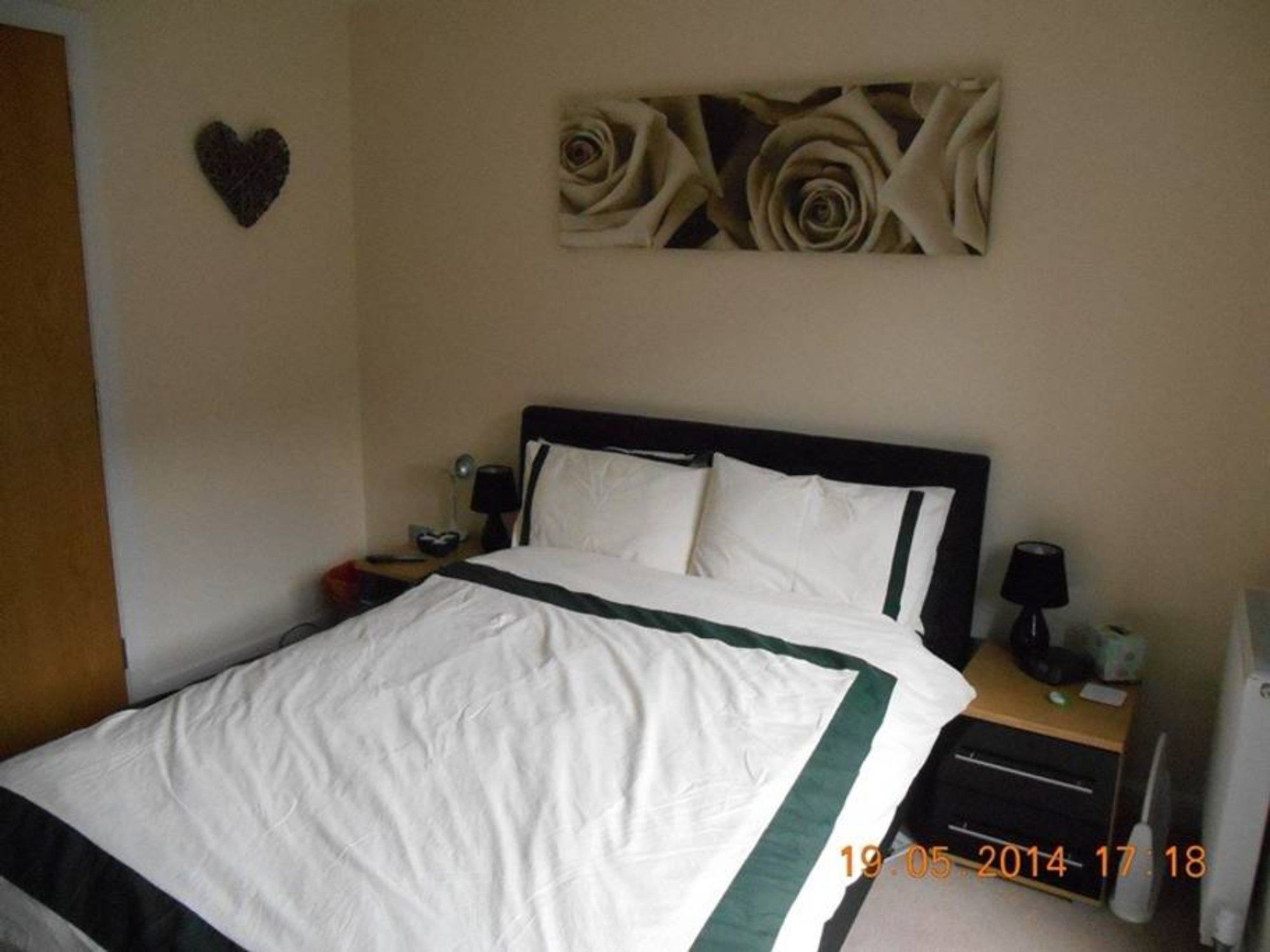 Apartment Centre 2 Bedroom Sleeps 4 *